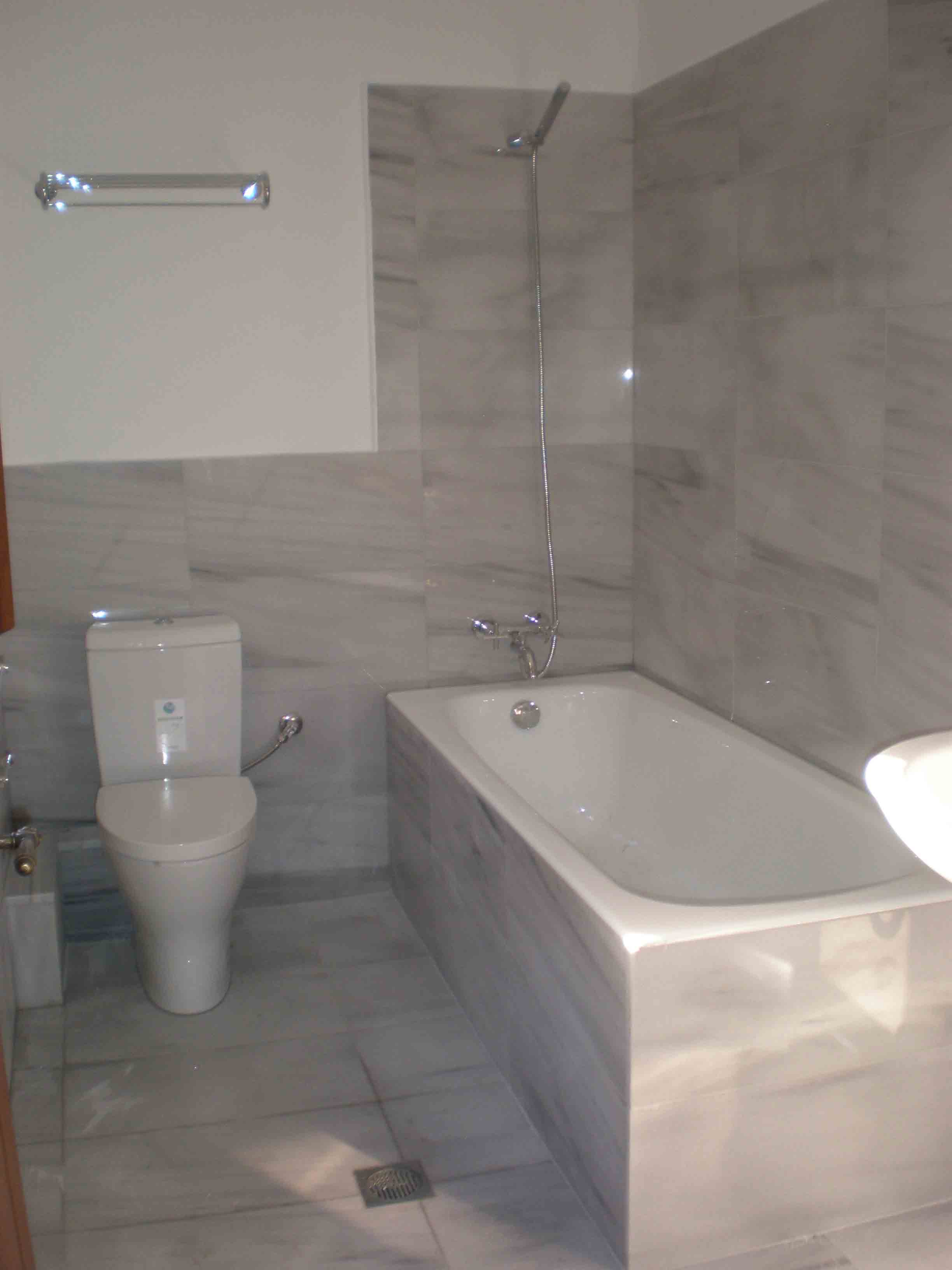 Wing B Family Bathroom